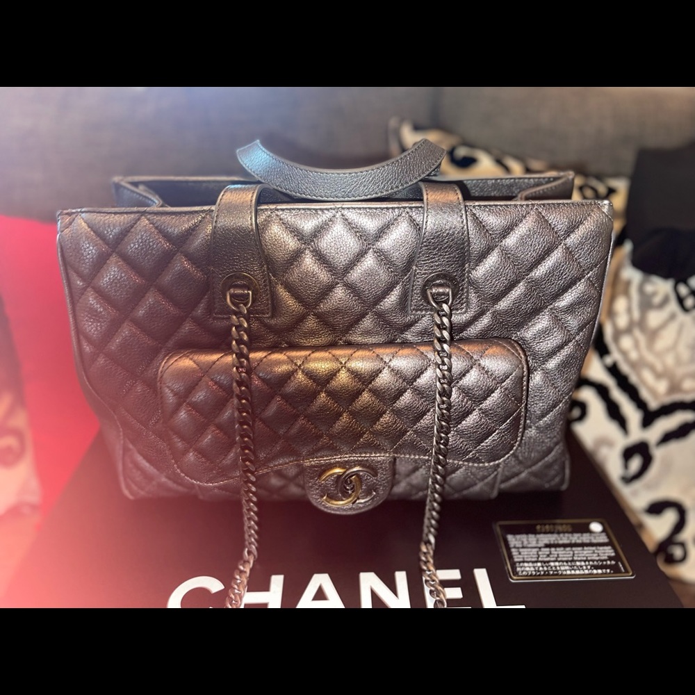 Chanel Purse - Picture 4 of 8